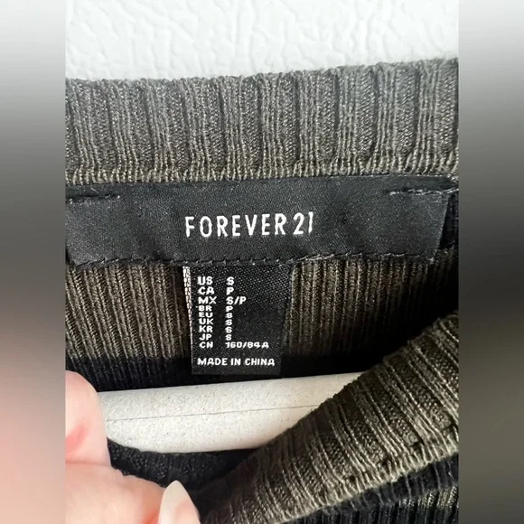 CLEARANCE Women’s Small Cropped Striped Black and Green Ribbed Sweater - Picture 8 of 8